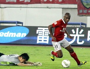 Muriqui marca gol do guangzhou evergrande (Foto: Reprodução)