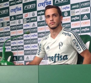 Mais forte, Hyoran celebra estreia e lamenta 'quase gol' no Palmeiras