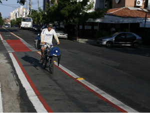 Sinalização de trânsito da ciclofaixa deve estar pronta em 15 de outubro (Foto: Prefeitura de Fortaleza/Divulgação)