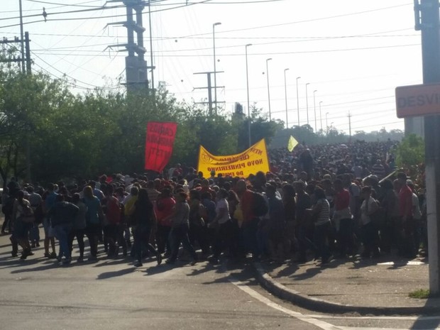 Manifestação ocupa Ponte do Morumbi e Marginal Pinheiros.Há reflexo de lentidão nas Avenidas Dr. Chucri Zaidan e Berrini. (Foto: Tatiana Santiago/G1)