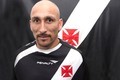 Guiñazu assina contrato com Vasco e já posa com a camisa do novo clube (Site Oficial do Vasco)