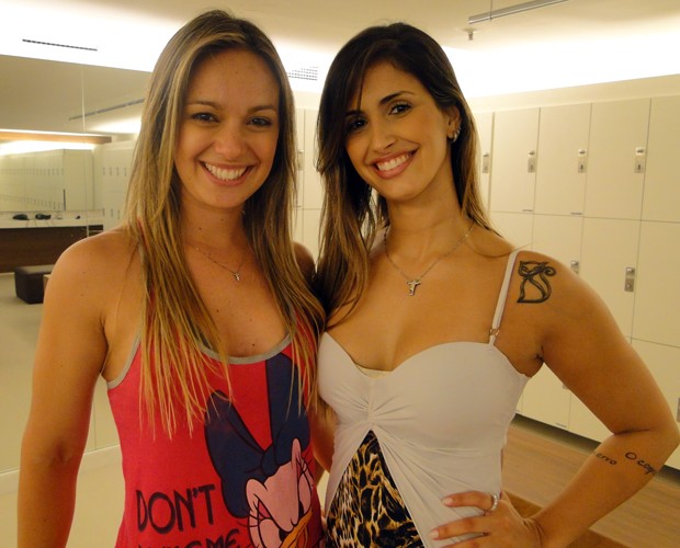 Carol Soares e Carol Vieira fizeram novas tatuagens nesta semana (Foto: Domingão do Faustão / TV Globo)
