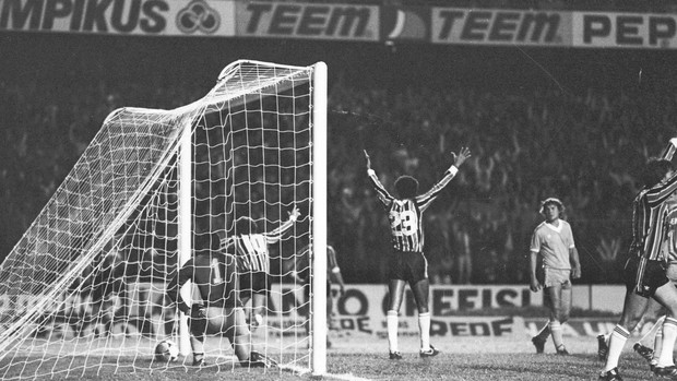 1983 grêmio 30 anos libertadores gol tita caio renato (Foto: Damião Ribas/Agência RBS)