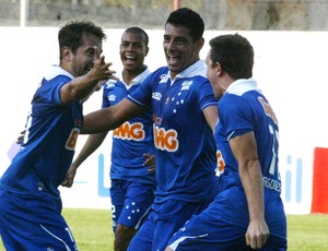 Diego Souza, Everton Ribeiro e Dagoberto gol Cruzeiro (Foto: Paulo Fonseca / Ag. Estado)