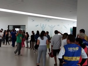 Movimento de fãs de Shaolin aumentou ao longo do dia no velório em Campina Grande (Foto: Artur Lira/G1)