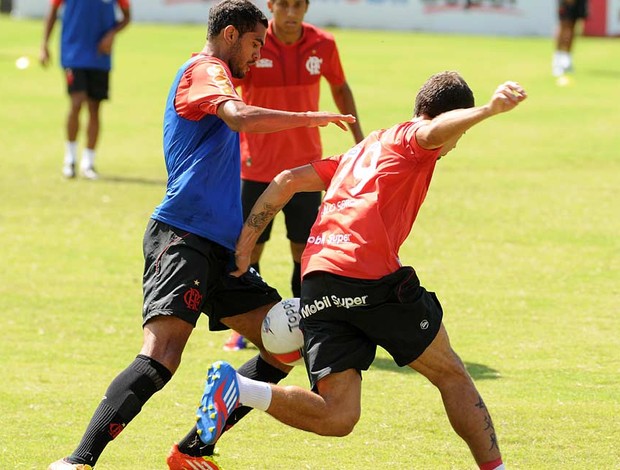 Romulo treino Flamengo (Foto: Thales Soares / Globoesporte.com)
