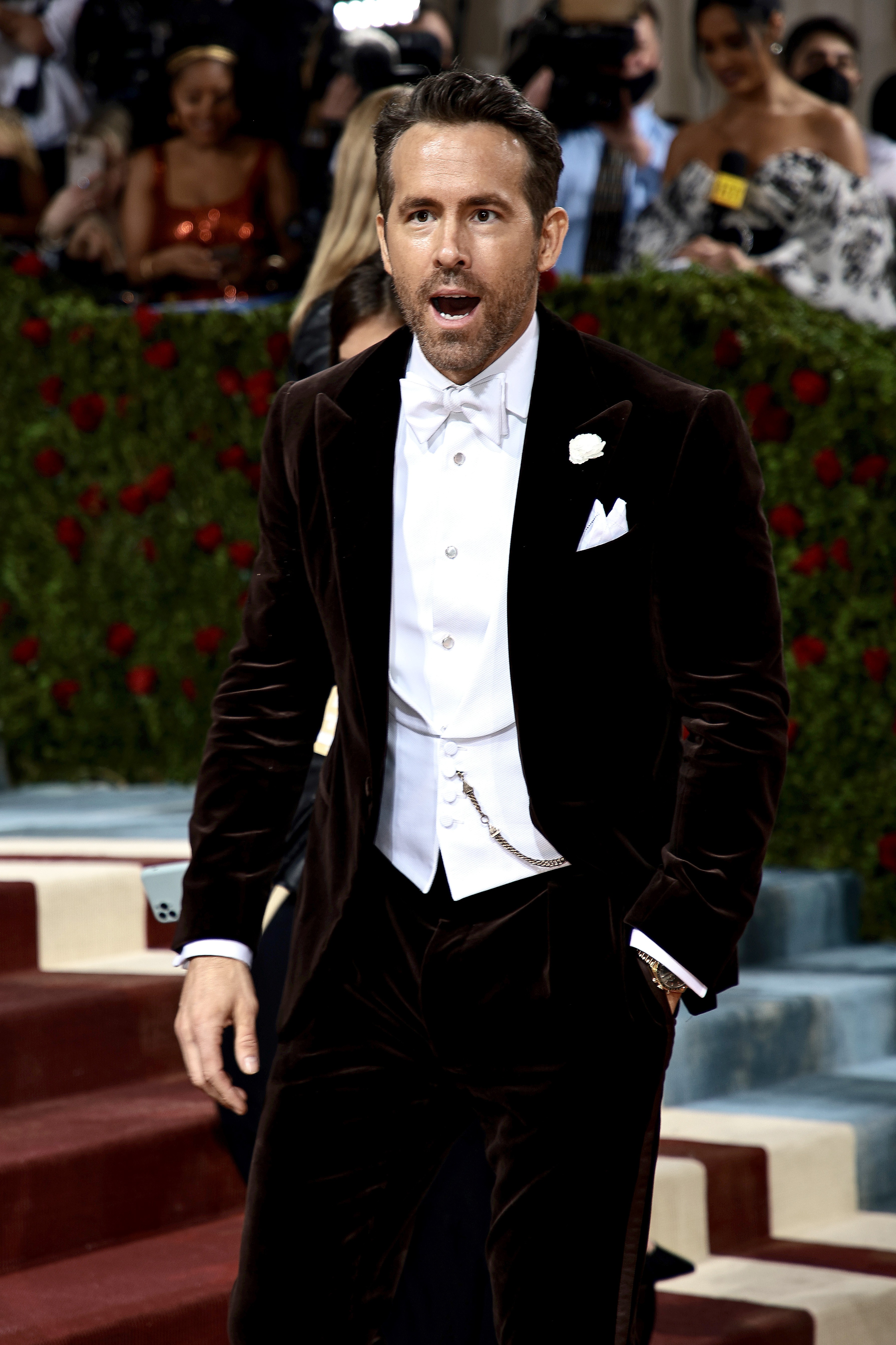 Ryan Reynolds reage à transformação no vestido de Blake Lively (Foto: Getty Images)