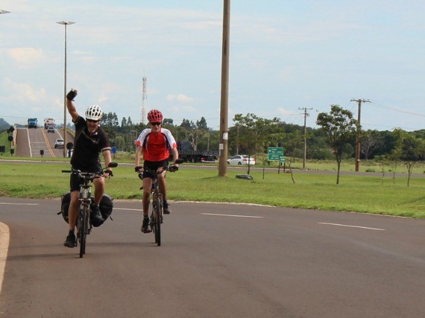 Pai e filho ciclistas (Foto: Maria Caroline Palieraqui/G1 MS)