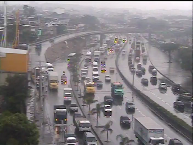 Chuva atinge vários bairros do Rio nesta quinta-feira (17) (Foto: Reprodução/ CET-Rio)