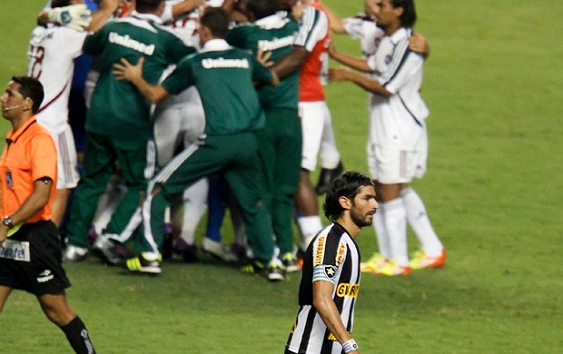 Loco Abreu Botafogo x Fluminense (Foto: Ide Gomes / Ag. Estado)