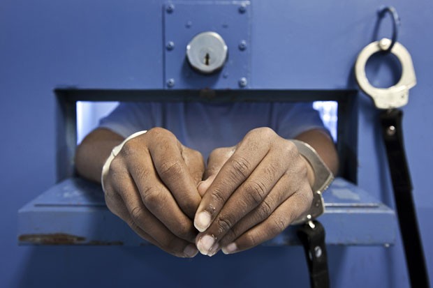 Nove estados restringem de maneira permanente o voto de detentos e ex-detentos. (Foto: Richard Ross/AP)