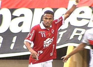 Soares, atacante do Goiás (Foto: Reprodução/TV Anhanguera)