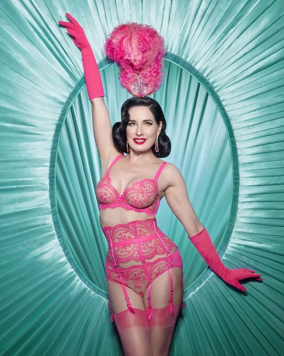 Notícias Dita Von Teese aos tira o fôlego de fãs em ensaio de lingerie Portal do