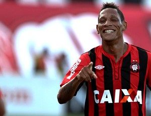 Marcão atlético-PR gol criciúma (Foto: Geraldo Bubniak / Agência Estado)