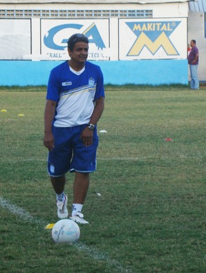 Técnico do Ypiranga-pe, Reginaldo Sousa (Foto: Vital Florêncio / GloboEsporte.com)