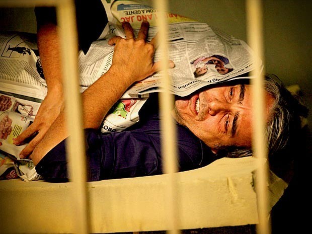 Revoltada com Cadinho, Alexia se vinga e ele é preso (Foto: Divulgação/TV Globo)