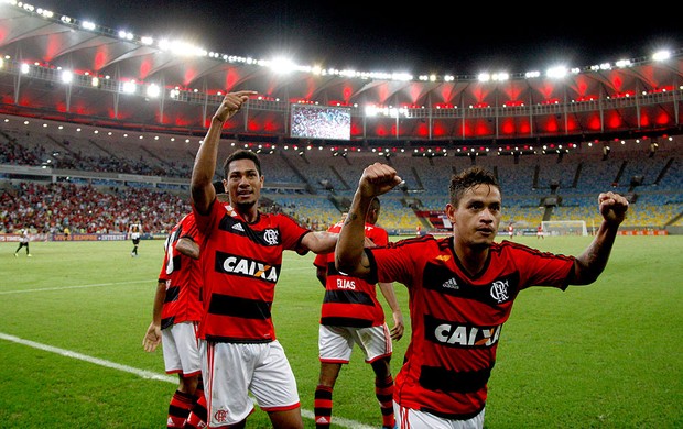 Hernanes gol Flamengo contra Santos (Foto: Márcio Alves / Ag. O Globo)