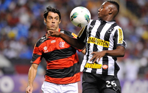 Gonzalez Flamengo e Sassá Botafogo (Foto: Dhavid Normando / Ag. Estado)