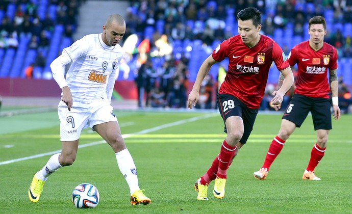 Diego tardelli jogo Atlético-MG contra Guangzhou Evergrande (Foto: EFE)