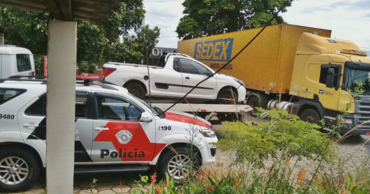 PM de Porto Ferreira, SP, impede furto de carga de caminhão dos Correios - Globo.com