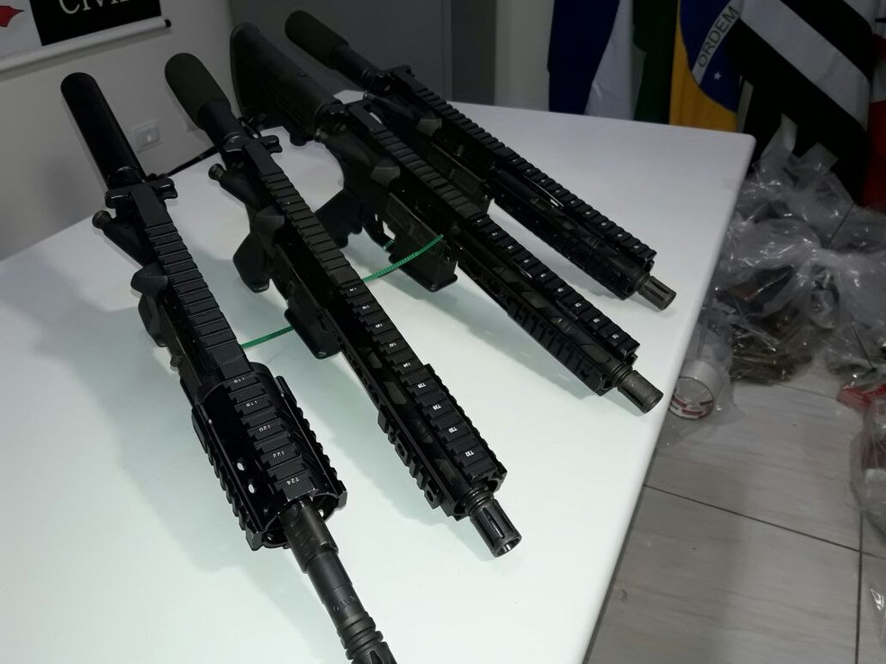 Armas foram apreendidas em Teodoro Sampaio (Foto: Betto Lopes/TV Fronteira)