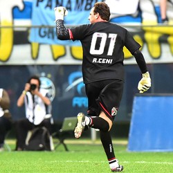 Rogério Ceni comemora gol do São Paulo contra o Grêmio (Foto: Vinícius Costa / Agência estado) Rogério Ceni comemora gol do São Paulo contra o Grêmio (Foto: Vinícius Costa / Agência estado)