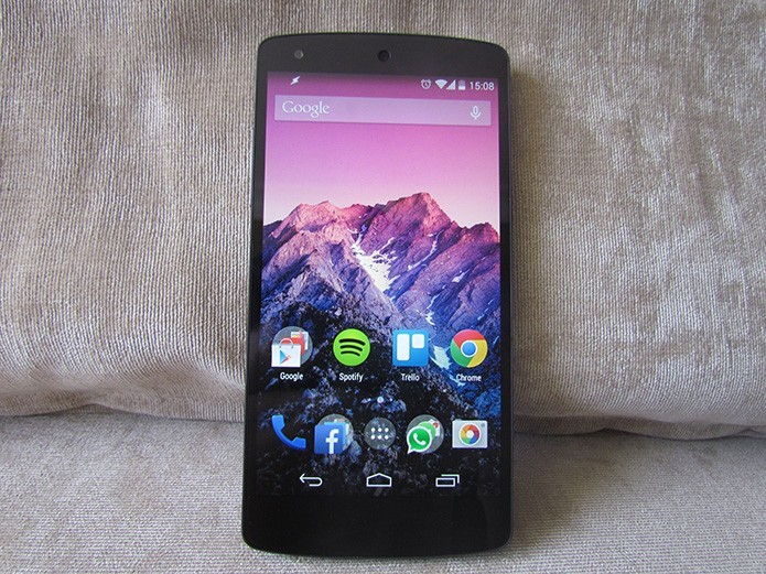 Nexus 5 traz Android puro com garantia de atualizações (Foto: Paulo Alves/TechTudo)