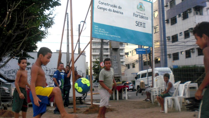 Campo do América, em Fortaleza (Foto: Thaís Jorge)