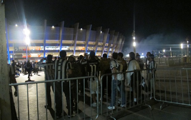 botafogo especial torcida torcedores fora do mineirao (Foto: Thiago Quintella) botafogo especial torcida torcedores fora do mineirao (Foto: Thiago Quintella)
