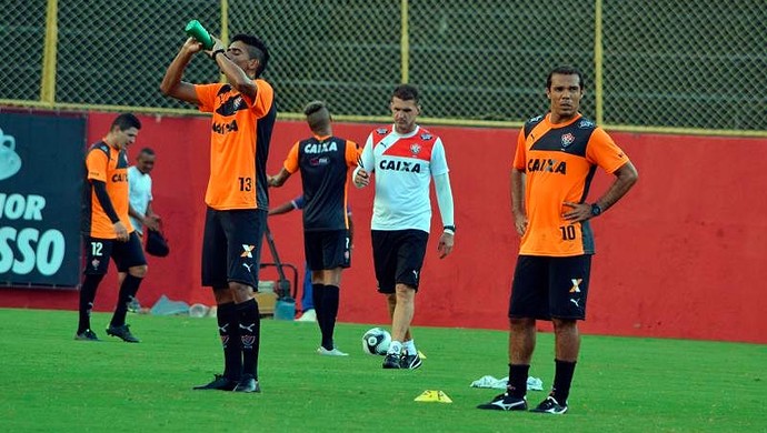 Treino do Vitória; Vagner Mancini; Leandro Domingues (Foto: Francisco Galvão/EC Vitória/ Divulgação)
