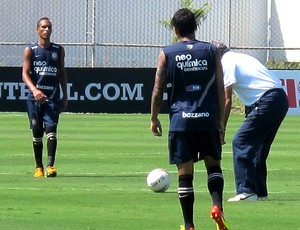 Liedson no treino do Corinthians (Foto: Carlos Augusto Ferrari / GLOBOESPORTE.COM)