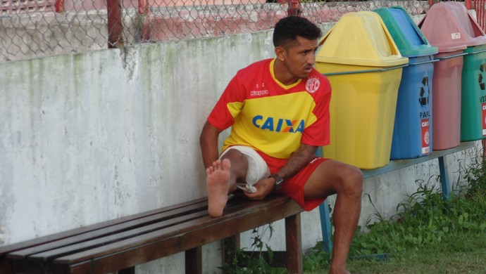 Thiago Potiguar - meia do América-RN lesão coxa (Foto: Carlo Cruz/GloboEsporte.com)