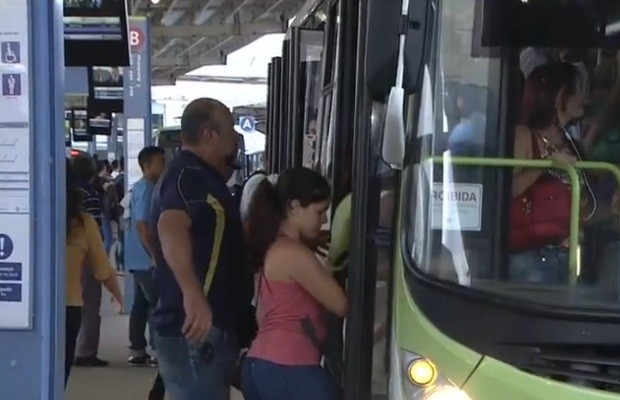 G1 Lei Que Permite Desembarque Fora Do Ponto De ônibus Entra Em Vigor Notícias Em Goiás 4230