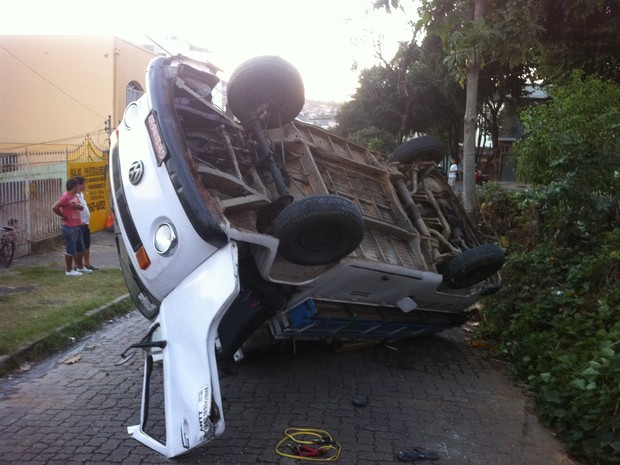 Motorista do veículo se comprometeu a arcar com os prejuízos. (Foto: Diego Souza/G1)