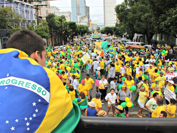 Protesto teve início no Centro de Manaus (Foto: Sérgio Rodrigues/G1 AM)