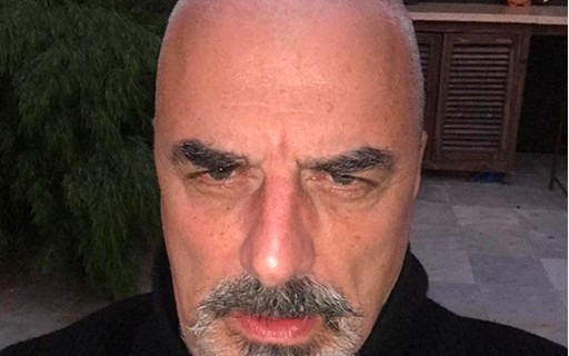 Astro de Sex and the City choca fãs ao passar máquina zero durante quarentena Monet