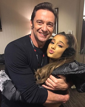 Hugh Jackman e Ariana Grande em evento em Nova York, nos Estados Unidos (Foto: Instagram/ Reprodução)