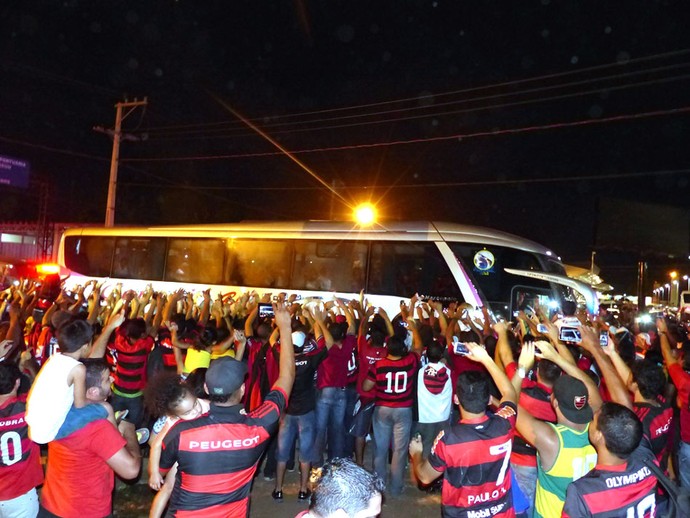 Chegada Flamengo em Cuiaba (Foto: Cahê Mota)