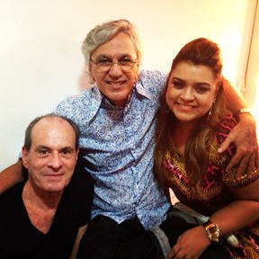 Ney matogrosso, Caetano Veloso e Preta Gil em bastidores de show no Rio (Foto: Instagram/ Reprodução)
