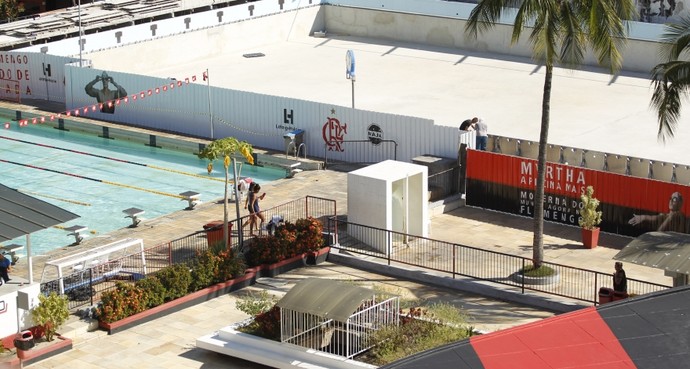 Foto da nova piscina do Flamengo em abril, ainda em obras (Foto: Divulgação/Flamengo)