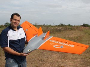 Zangão é o novo drone feito pela empresa. Todas as imagens feitas pelo avião são transformadas em mapas georeferenciados (Foto: Arquivo Pessoal)