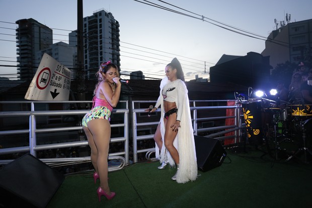 Lexa e Alinne Rosa no carnaval paulista (Foto: Manuela Scarpa e Rafael Cusato/Brazil News)