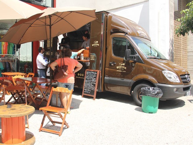 Buzina Food Truck, um dos restaurantes sobre rodas que já circulam por SP (Foto: Paulo Toledo Piza/G1)