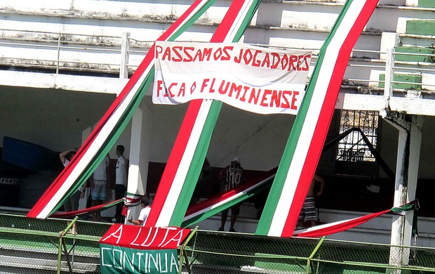 torcida Fluminense faixa treino (Foto: Rafael Cavalieri)