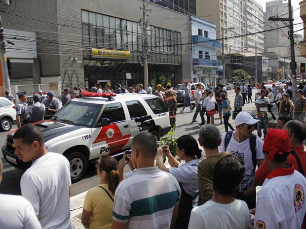 G1 Suspeito Morre Após Tentativa De Assalto Em Estacionamento De