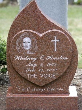 Tumulo De Whitney Houston Ganha Lapide Com Letra De Cancao Musica G1