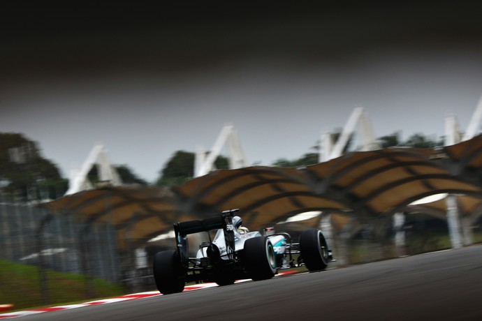 Lewis Hamilton foi o mais rápido no 3º treino livre para o GP da Malásia (Foto: Getty Images)