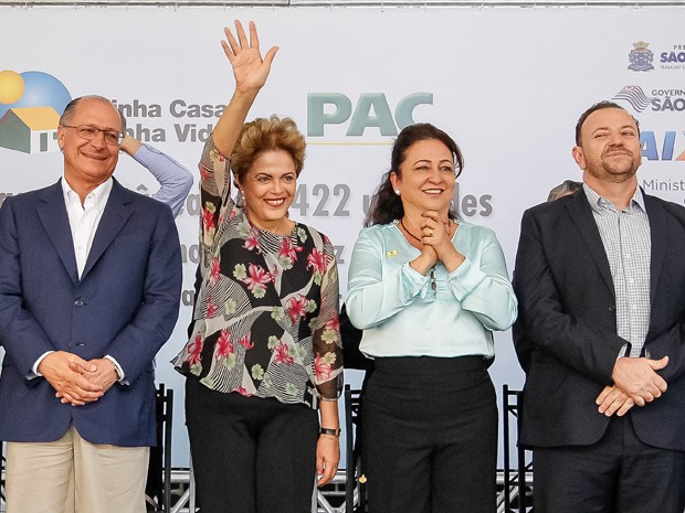 O governador de São Paulo, Geraldo Alckmin (PSDB), e a presidente Dilma Rousseff (PT), durante evento em São Carlos (SP) (Foto: Roberto Stuckert Filho/PR) O governador de São Paulo, Geraldo Alckmin (PSDB), e a presidente Dilma Rousseff (PT), durante evento em São Carlos (SP) (Foto: Roberto Stuckert Filho/PR)