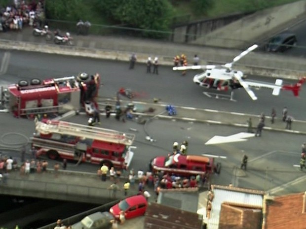 G1 - Caminhão Dos Bombeiros Tomba Na Zona Leste De SP - Notícias Em São ...