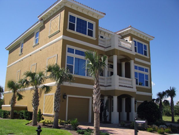 Residência de 493 m quadrados vale R$ 1,63 milhão (Foto: Bob Koslow/Daytona Beach News-Journal/AP)
